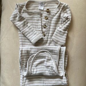 Lou Lou and company knotted gown Indy print size newborn